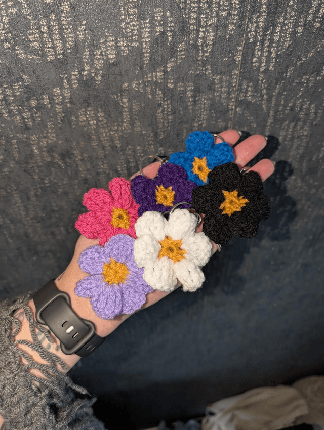 🌸 Handmade Crochet Flower Keyring | Colourful Floral Bag Charm | Custom Colour Keychain
